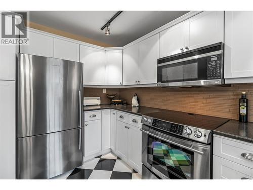 491 Terrace Drive, Coldstream, BC - Indoor Photo Showing Kitchen