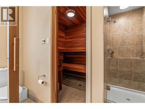 491 Terrace Drive, Coldstream, BC - Indoor Photo Showing Bathroom
