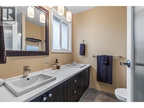 491 Terrace Drive, Coldstream, BC - Indoor Photo Showing Bathroom