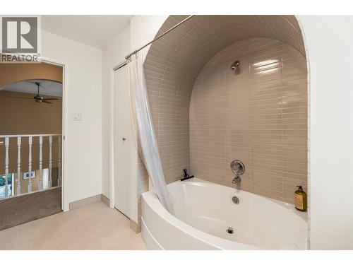 491 Terrace Drive, Coldstream, BC - Indoor Photo Showing Bathroom