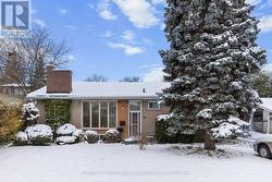 11 MERREDIN PLACE  Toronto, ON M3B 1S7