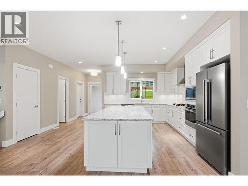 127 Ridge Park, Penticton, BC - Indoor Photo Showing Kitchen With Stainless Steel Kitchen With Upgraded Kitchen