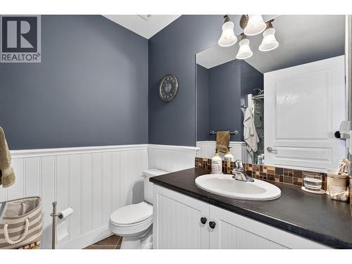 5168 Sandhills Drive, Kelowna, BC - Indoor Photo Showing Bathroom