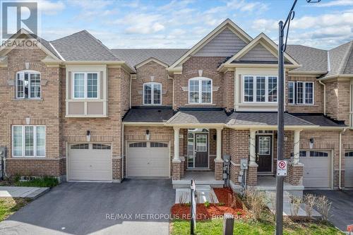 82 DUNDONALD TRAIL  Newmarket, ON L3Y 0E3