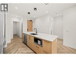 Gorgeous kitchen island with quartz counters - 