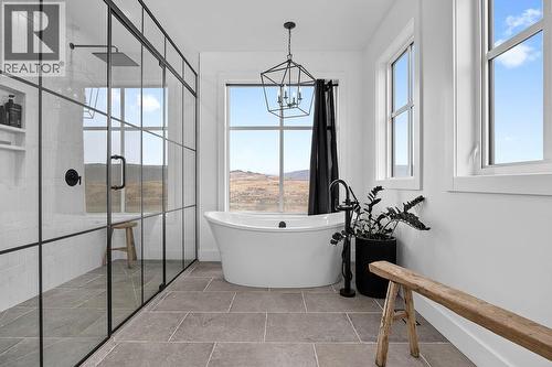 7236 L & A Road, Vernon, BC - Indoor Photo Showing Bathroom