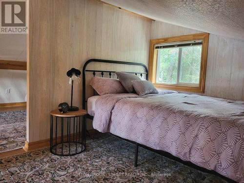 98 West Ham Lake Road, Killarney, ON - Indoor Photo Showing Bedroom