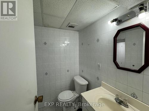 3690 Ellengale Drive, Mississauga, ON - Indoor Photo Showing Bathroom