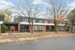 145 Rue Beacon  Kirkland, QC H9J 2E9