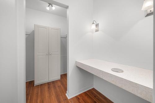 Penderie (Walk-in) - 145 Rue Beacon, Kirkland, QC 