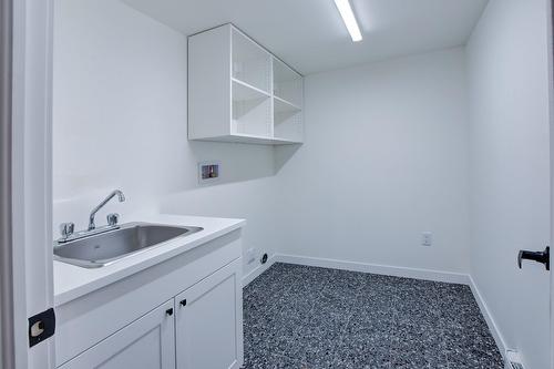 Salle de lavage - 184 Rue Lajeunesse, Saint-Colomban, QC - Indoor