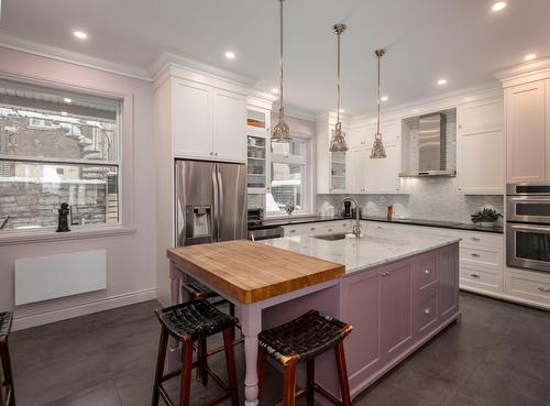 Cuisine - 555 Av. Argyle, Westmount, QC - Indoor Photo Showing Kitchen With Upgraded Kitchen