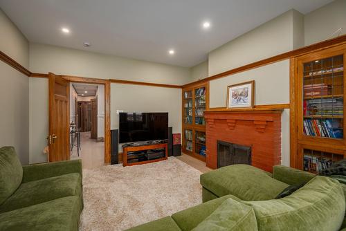 Boudoir - 555 Av. Argyle, Westmount, QC - Indoor With Fireplace