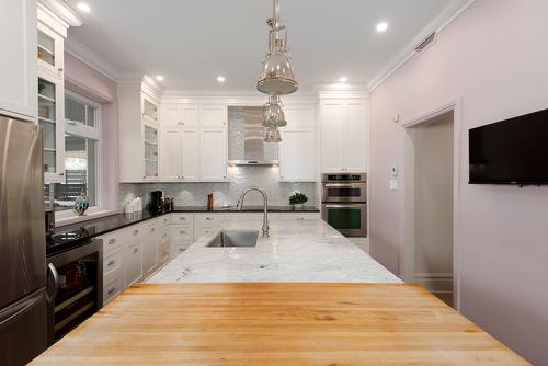 Cuisine - 555 Av. Argyle, Westmount, QC - Indoor Photo Showing Kitchen With Upgraded Kitchen