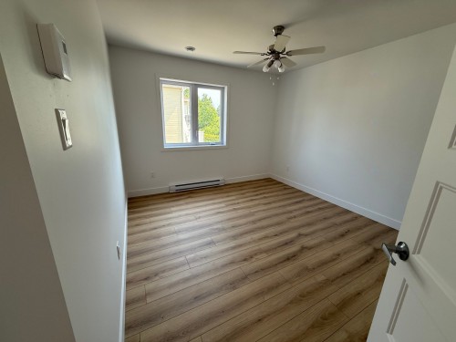 Chambre à coucher - E-208 Rue St-Joseph, Sainte-Anne-Des-Plaines, QC - Indoor Photo Showing Other Room