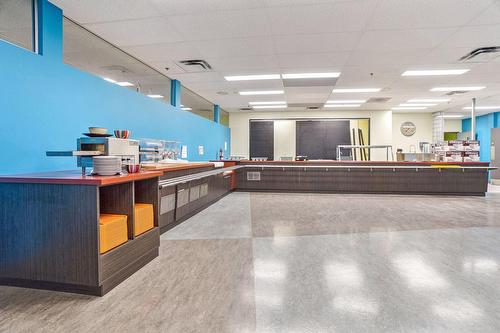 Restaurant - 7200 Rue Frederick-Banting, Montréal (Saint-Laurent), QC - Indoor Photo Showing Other Room