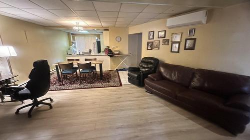 Salon - 23  - 25 Rue De L'Église, Montréal (Verdun/Île-Des-Soeurs), QC - Indoor