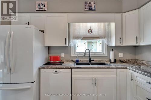 2574 Foxmeadow Road, Peterborough (Ashburnham Ward 4), ON - Indoor Photo Showing Kitchen With Double Sink