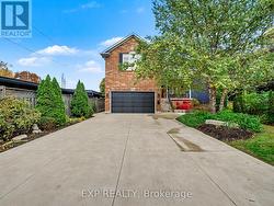 685 BEACH BOULEVARD  Hamilton (Hamilton Beach), ON L8H 6Y5