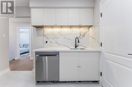 323 Clifton Road, Kitchener, ON - Indoor Photo Showing Kitchen