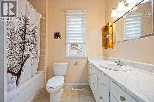 346 Brock Street South, Sarnia, ON - Indoor Photo Showing Bathroom