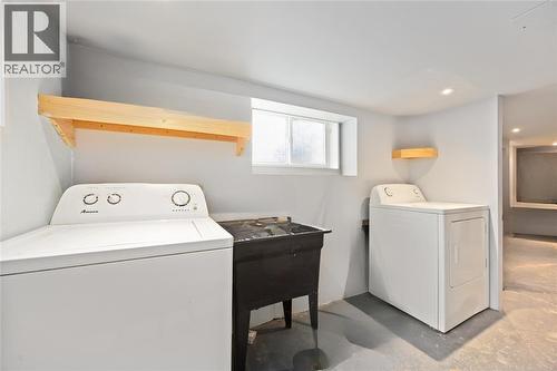 346 Brock Street South, Sarnia, ON - Indoor Photo Showing Laundry Room