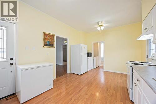 346 Brock Street South, Sarnia, ON - Indoor Photo Showing Kitchen