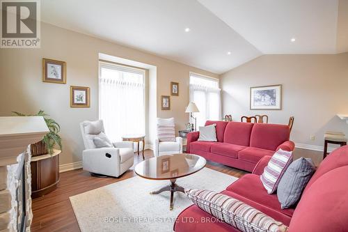16 - 409 Niagara Street, St. Catharines (Carlton/Bunting), ON - Indoor Photo Showing Living Room