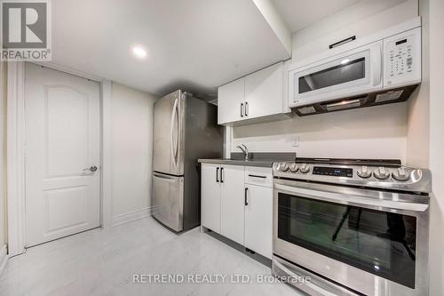 Bsmt B - 7 Goddard Street, Toronto, ON - Indoor Photo Showing Kitchen