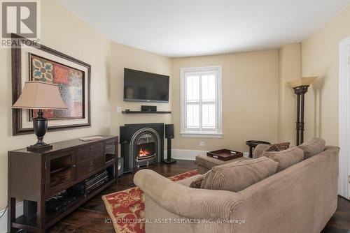 455 Nelson Avenue, Burlington, ON - Indoor Photo Showing Living Room