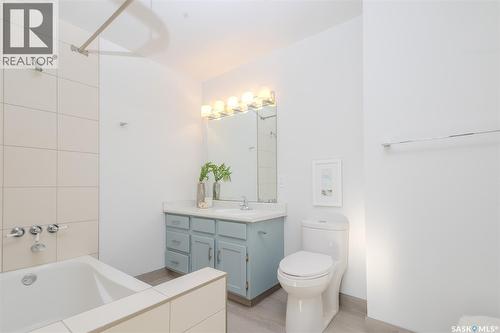 73 Red River Road, Saskatoon, SK - Indoor Photo Showing Bathroom