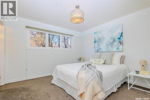73 Red River Road, Saskatoon, SK - Indoor Photo Showing Bedroom