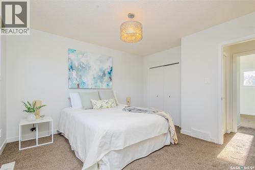 73 Red River Road, Saskatoon, SK - Indoor Photo Showing Bedroom