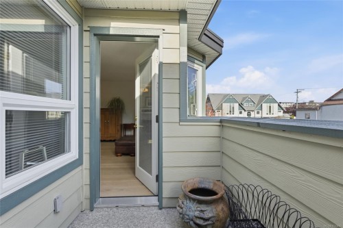 204-9725 Fourth St, Sidney, BC - Outdoor With Exterior