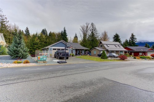 501 Mountain View Dr, Lake Cowichan, BC 