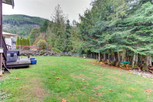 501 Mountain View Dr, Lake Cowichan, BC 