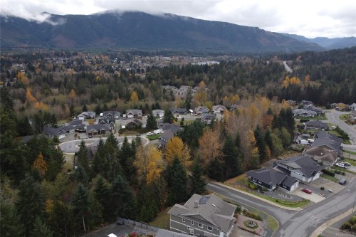 501 Mountain View Dr, Lake Cowichan, BC 