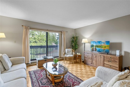 202-130 Sunningdale Rd East, Qualicum Beach, BC - Indoor Photo Showing Living Room