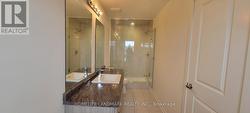 Ensuite bath - 