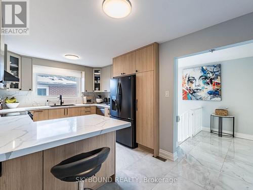 3878 Midhurst Lane, Mississauga, ON - Indoor Photo Showing Kitchen