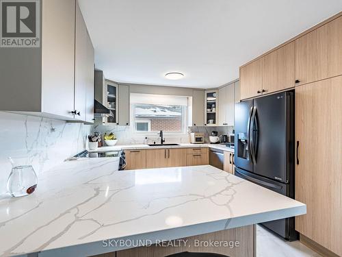 3878 Midhurst Lane, Mississauga, ON - Indoor Photo Showing Kitchen