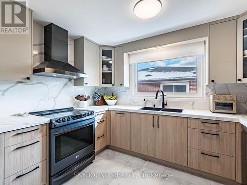 3878 Midhurst Lane, Mississauga, ON - Indoor Photo Showing Kitchen With Double Sink
