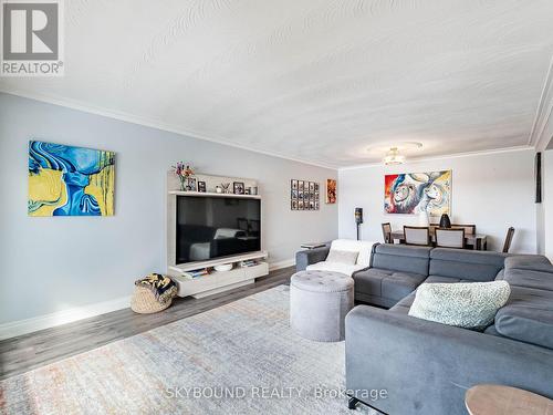3878 Midhurst Lane, Mississauga, ON - Indoor Photo Showing Living Room