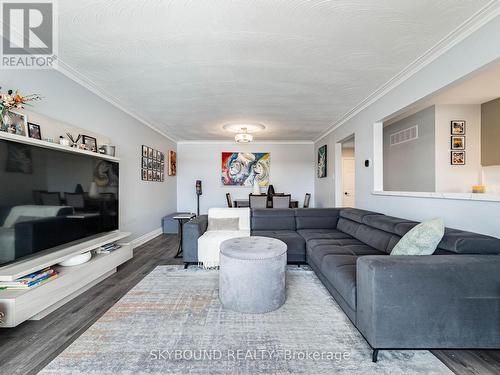 3878 Midhurst Lane, Mississauga, ON - Indoor Photo Showing Living Room