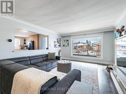 3878 Midhurst Lane, Mississauga, ON - Indoor Photo Showing Living Room