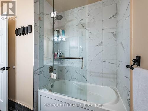 3878 Midhurst Lane, Mississauga, ON - Indoor Photo Showing Bathroom