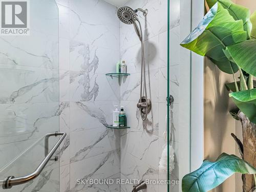 3878 Midhurst Lane, Mississauga, ON - Indoor Photo Showing Bathroom