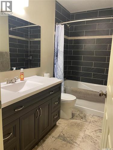 506 9Th Street E, Wynyard, SK - Indoor Photo Showing Bathroom