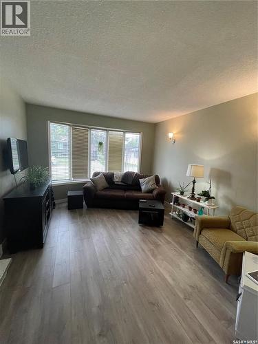 506 9Th Street E, Wynyard, SK - Indoor Photo Showing Living Room