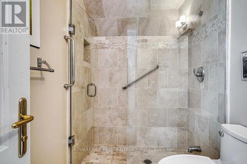 8 - 1205 Clarkson Road N, Mississauga, ON - Indoor Photo Showing Bathroom